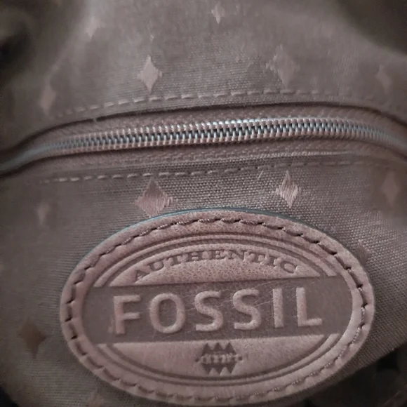 Fossil Explorer Fold Over Brown Leather Crossbody Messenger or Shoulder Pre-Love - Picture 4 of 4